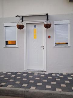 Near Airport Cozy Stay Studio - 2 - 2