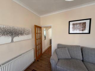 3-Bed Townhouse Mins to NEC & BHX Airport - 8