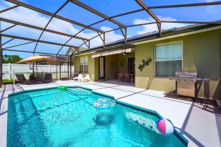 Luxury 4BR Home - Private Pool BBQ - Near Disney - 0