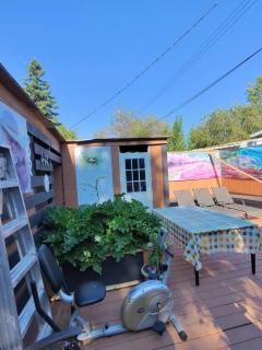 Spacious 3-bedroom, 2-bathroom home in DT yellowknife heated hot water all facilities - 6