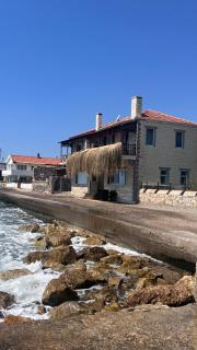 Seafront Holiday Home in Canakkale, Küçükkuyu - 0