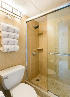 7Mile Beach Resort 2b2b Condo - 7