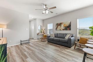 HUGE Triplex 9Br75Ba Near Sea World Sleeps 24! - 7