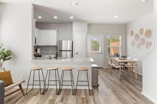 HUGE Triplex 9Br75Ba Near Sea World Sleeps 24! - 5