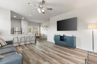 HUGE Triplex 9Br75Ba Near Sea World Sleeps 24! - 6