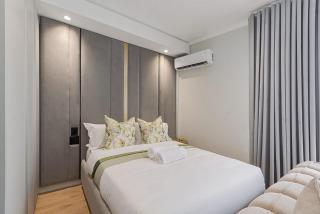 Private City Retreat, Ellipse Waterfall - 3