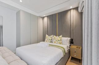 Private City Retreat, Ellipse Waterfall - 5