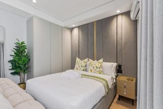 Private City Retreat, Ellipse Waterfall - 2