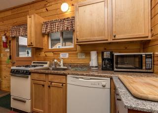 Cedarwood Cabin resort amenities Lake Beach - 6