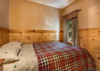 Cedarwood Cabin resort amenities Lake Beach - 5