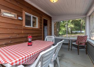 Cedarwood Cabin resort amenities Lake Beach - 1