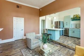 Wahoo Getaway Near Civic Center & Shops - 4