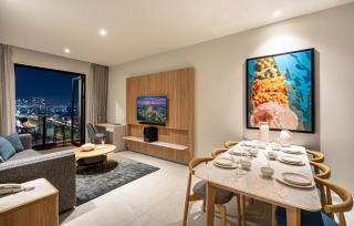 High Floor 3BR Corner Suite - Bitexco View - 2