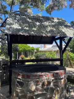Charming Garden Cottage close to Beach-Normanville - 2