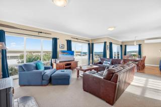 ShackGoolwa Beach - Ocean views & walk to Beach - 0