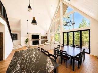 Luxury A-Frame w Sauna & Hot Tub that sleeps 10 - 6