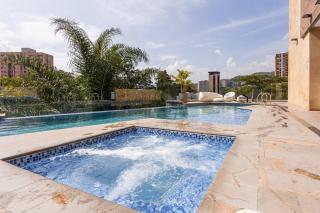 Panoramic City View Apartment in El Poblado with King Bed & AC - 7