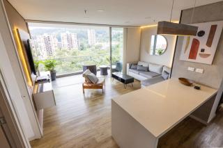 Panoramic City View Apartment in El Poblado with King Bed & AC - 4