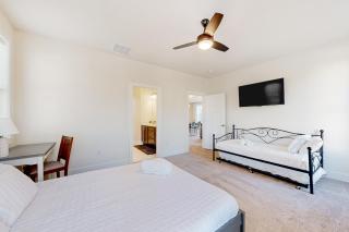 Dock, Game Room! Riverfront Retreat in Seaford - 1