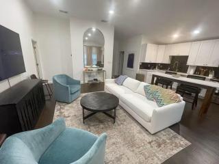 A stunning retreat on a luxurious 2-acre estate - 6