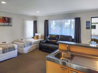 Kaimai View Motel - 6