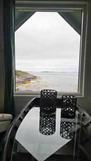 Naustet Kvalvika Ligger Usjenert Til I Strandkanten Havutsikt Og Rolige Omgivelser - 1