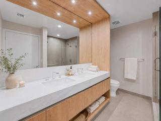 Modern Downtown Miami Retreat with Private Balcony - 4