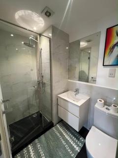 Luxury studio at Embassy Gardens - 7