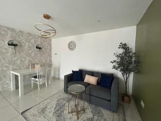 Luxury studio at Embassy Gardens - 3