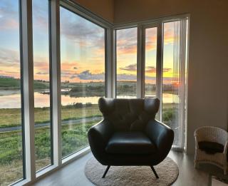Luxury lakefront Villa 15 min to downtown Reykjavik - 3