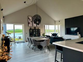Luxury lakefront Villa 15 min to downtown Reykjavik - 4