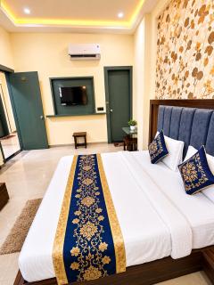 Hotel Banke Bihari Stays - 9