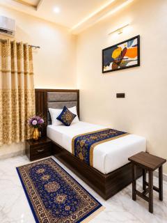 Hotel Banke Bihari Stays - 4