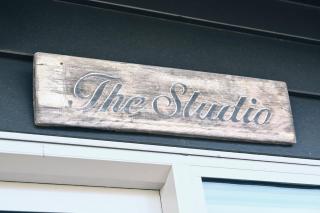 STAY WITH US RAGLAN - Studio - 5