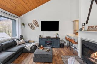Cozy & Modern Loon Mountain View Condo - 7