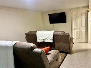Private 2BR Basement Suite with Kitchenette and W&D - 6