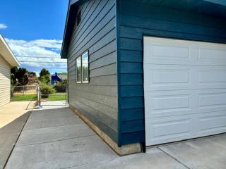 Private 2BR Basement Suite with Kitchenette and W&D - 4