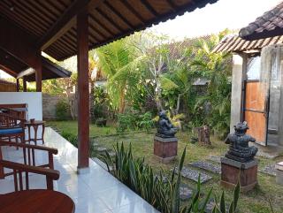 Kompyang Rai Guest House - 8