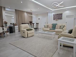 MCHome - Private Villa with Garden & Pool - 4