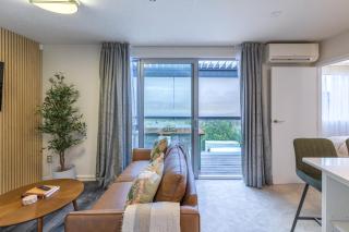1 Bed CBD Apartment - Private Balcony & Carpark - 3
