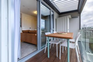 1 Bed CBD Apartment - Private Balcony & Carpark - 9