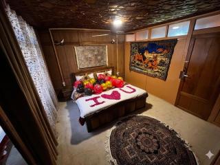Lucky Kashmir Heritage Houseboat - 7