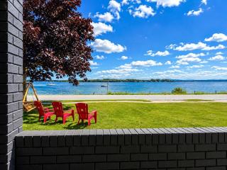 The Lake House-King Bed-Outdoor Kitchen-Hot Tub - 9