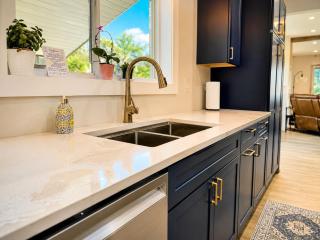 The Lake House-King Bed-Outdoor Kitchen-Hot Tub - 7