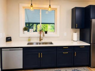 The Lake House-King Bed-Outdoor Kitchen-Hot Tub - 6