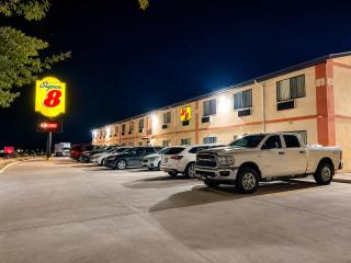 Super 8 by Wyndham Rawlins Wyoming - 2