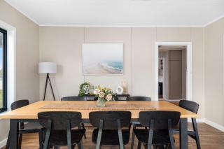 No Vew Coastal Accommodation - Close to beach Big groups Ducted heating & cooling - 0