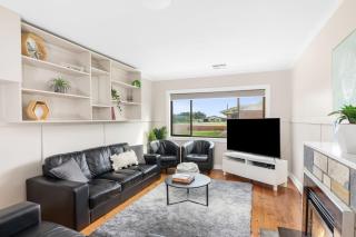 No Vew Coastal Accommodation - Close to beach Big groups Ducted heating & cooling - 1