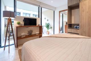 Syrena Luxury Downtown Studios - 7