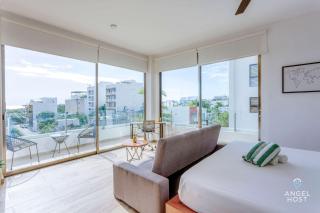Ocean-View Studio W Gym, Pool & Balcony - 3